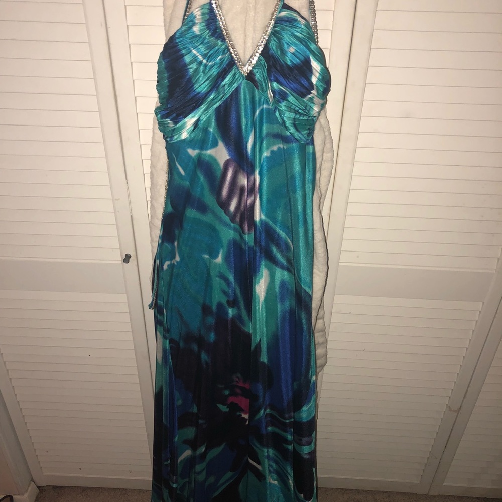 LAST MINUTE PROM DRESS?!? - Picture 4 of 5